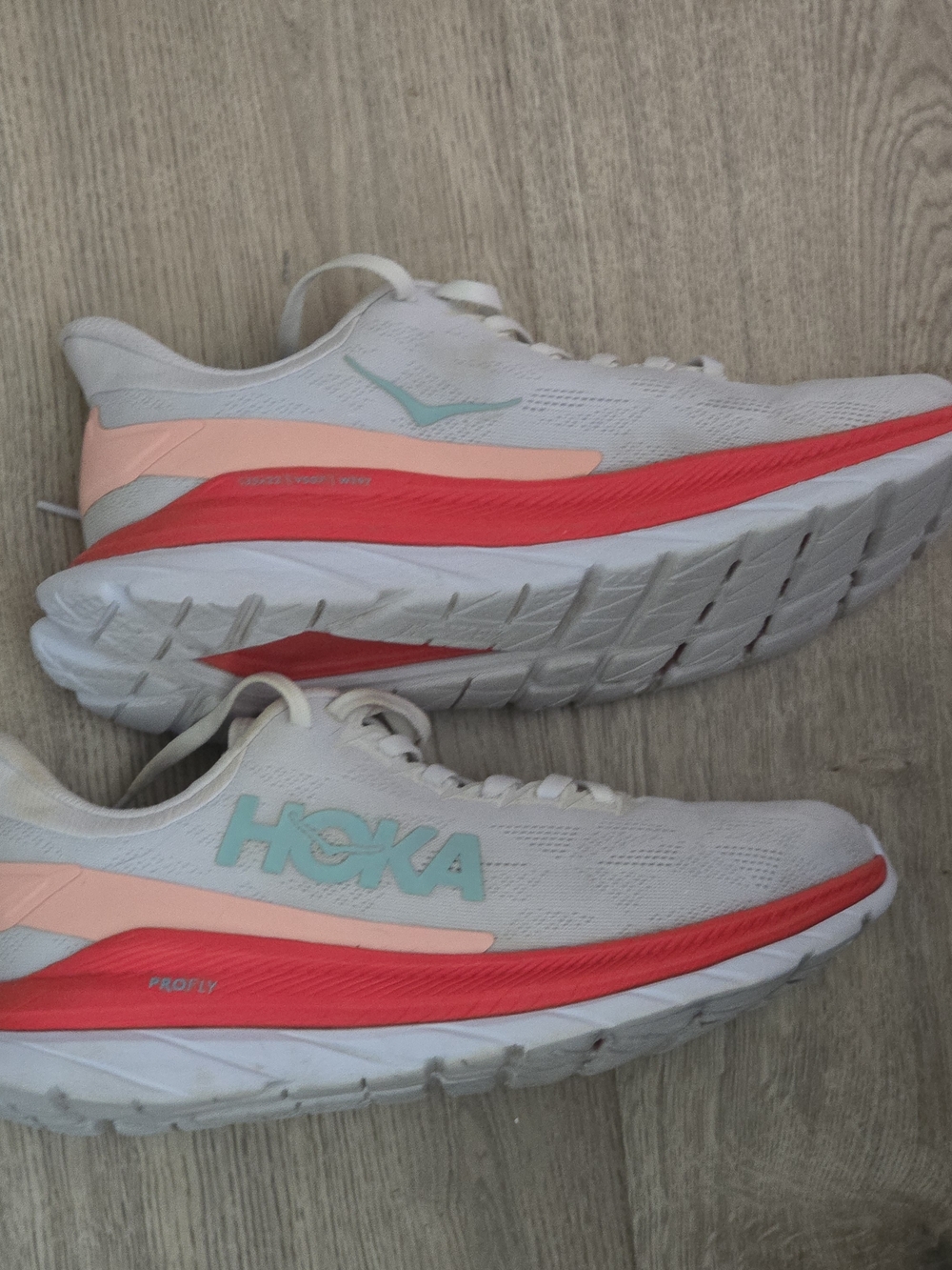 Hoka One One Mach 4 Women's Athletic Running Shoes Size 8.5B Gray White Mesh EUC